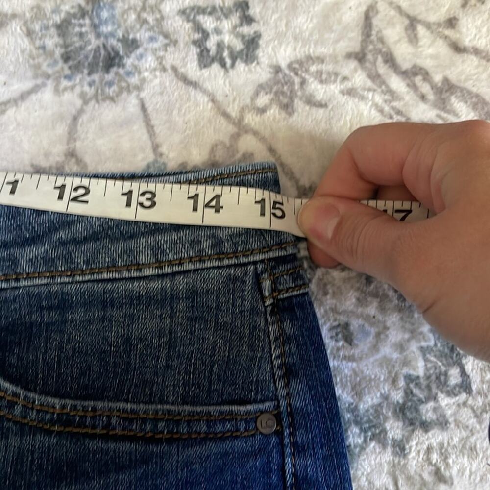 COPY - LAUREN CONRAD Blue Medium to Dark Wash Cotton Blend Denim Shorts Size 6 - Picture 5 of 7